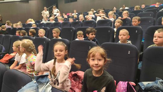 Wyjazd przedszkolaków na spektakl "Feliks mądra mrówka"