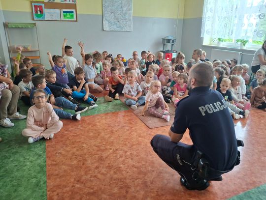 Spotkanie przedszkolaków z policjantem