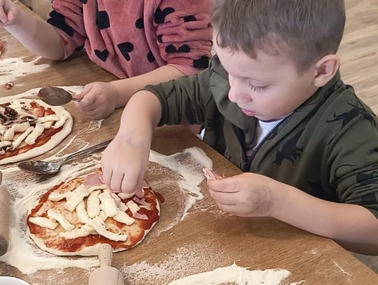 Warsztaty z robienia pizzy w JANKES 4-latków