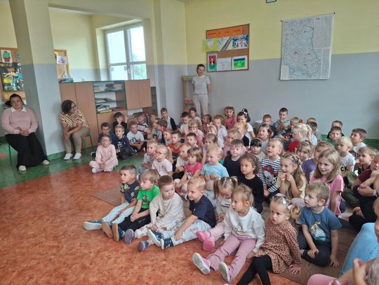 Spotkanie przedszkolaków z policjantem