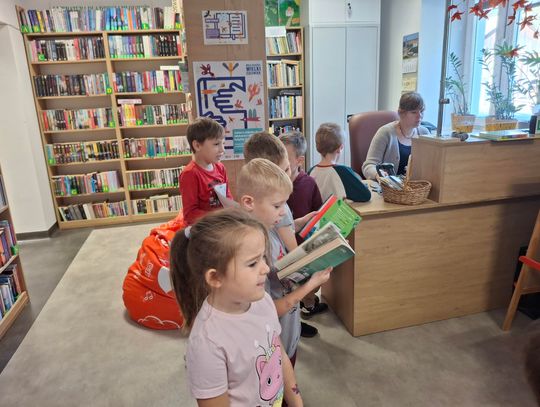 Wizyta w Gminnej Bibliotece Publicznej  6-latków B