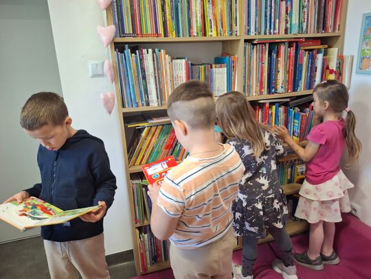 Wizyta w Gminnej Bibliotece Publicznej  6-latków B