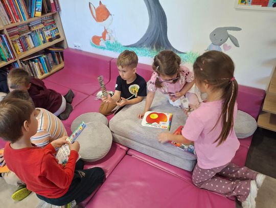 Wizyta w Gminnej Bibliotece Publicznej  6-latków B
