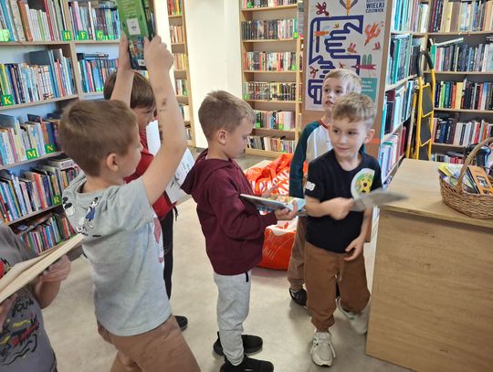 Wizyta w Gminnej Bibliotece Publicznej  6-latków B